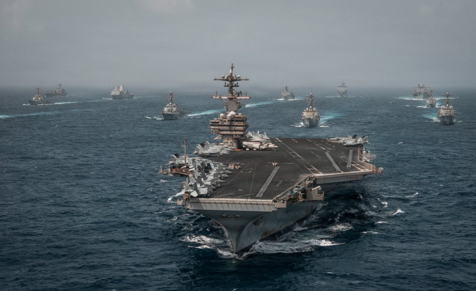 Авіаносець Військово-морських сил США в акваторії Близького Сходу (ілюстративне фото)