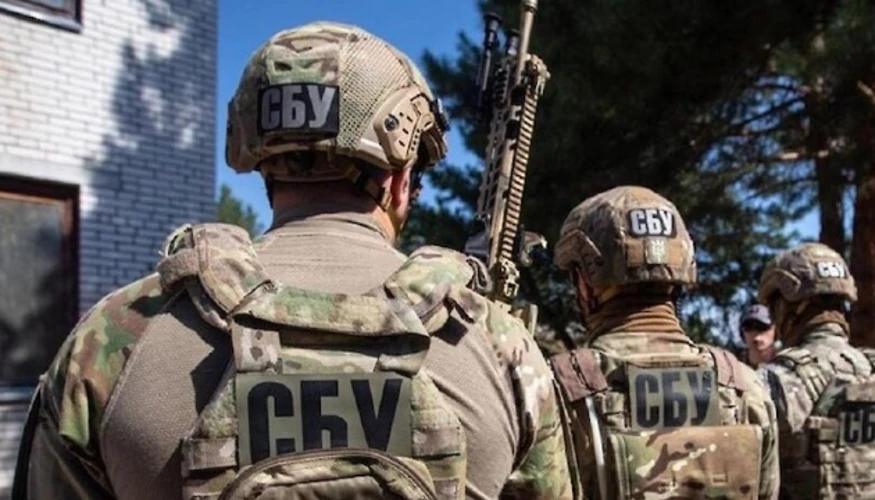 Вилучені під час обшуку дві саморобні бомби, хімічні компоненти та детонатори у затриманих на Чернігівщині