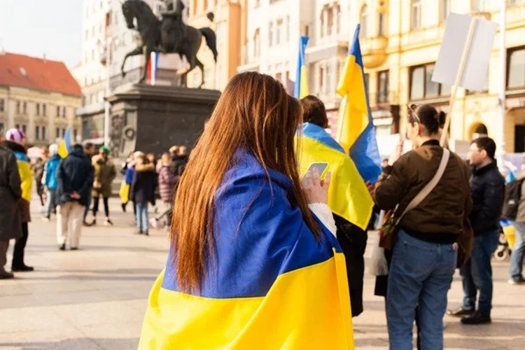 Український синьо-жовтий державний прапор