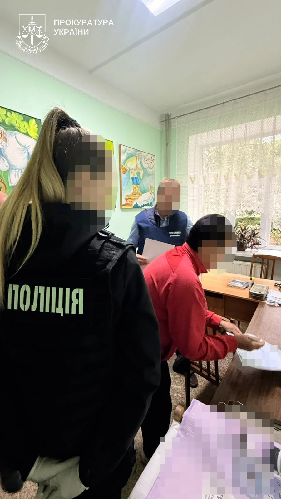 Вилучені під час обшуків медичні документи в рамках справи ЛКК на Тернопільщині