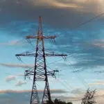 Ілюстративне фото пошкодженої лінії електропередачі після обстрілу
