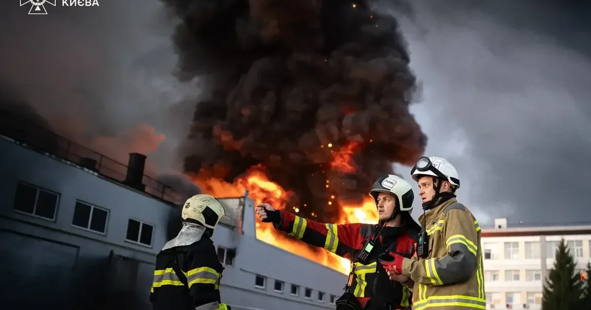 Пожежа на складі з реквізитом «Кварталу 95» у Святошинському районі Києва