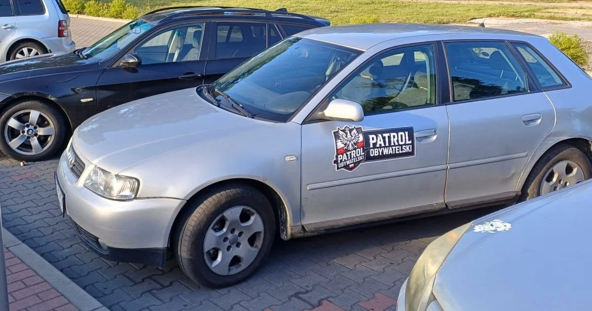 Маркування Patrole Obywatelskie на автомобілі учасника руху