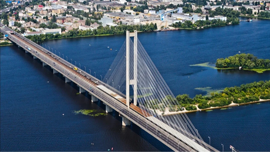 Перекритий Південний міст у Києві та затори на магістралях міста після нічної атаки