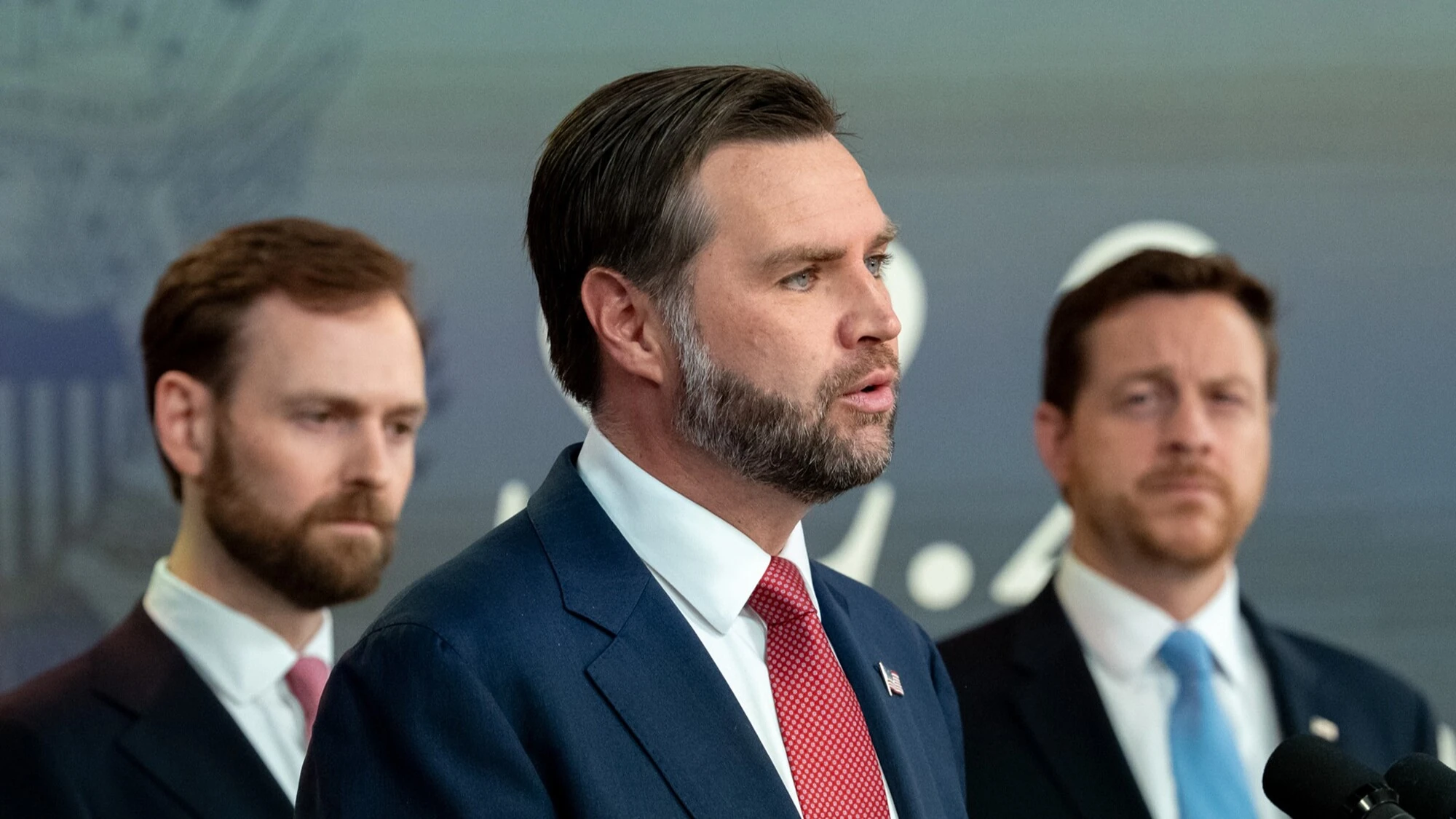 Венс виправдав слова Віткоффа про «гуманіста» Путіна звільненням американського заручника